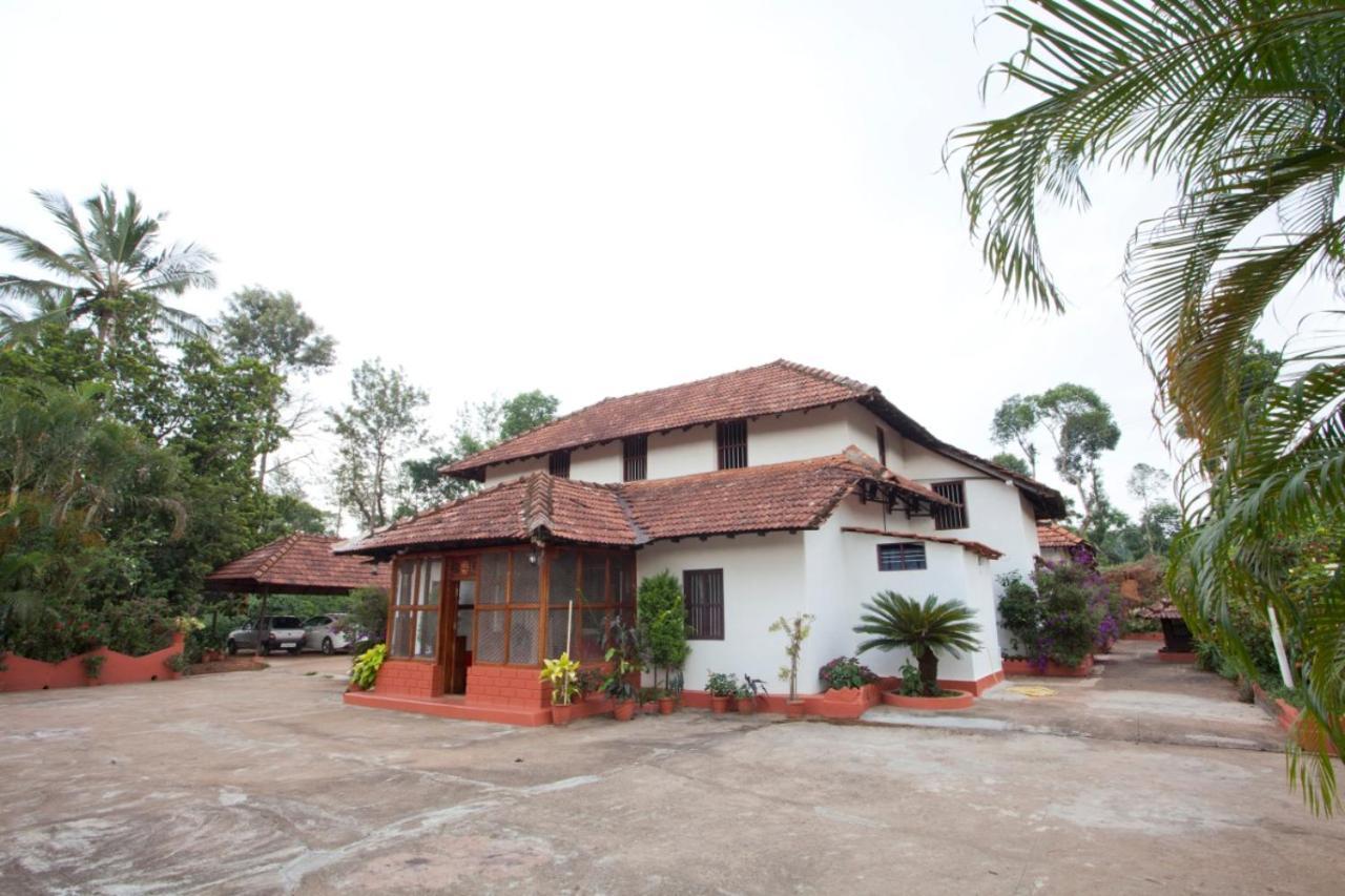 Sardar Bahadur'S Heritage Bungalow Estate Stay Napoklu Exterior photo